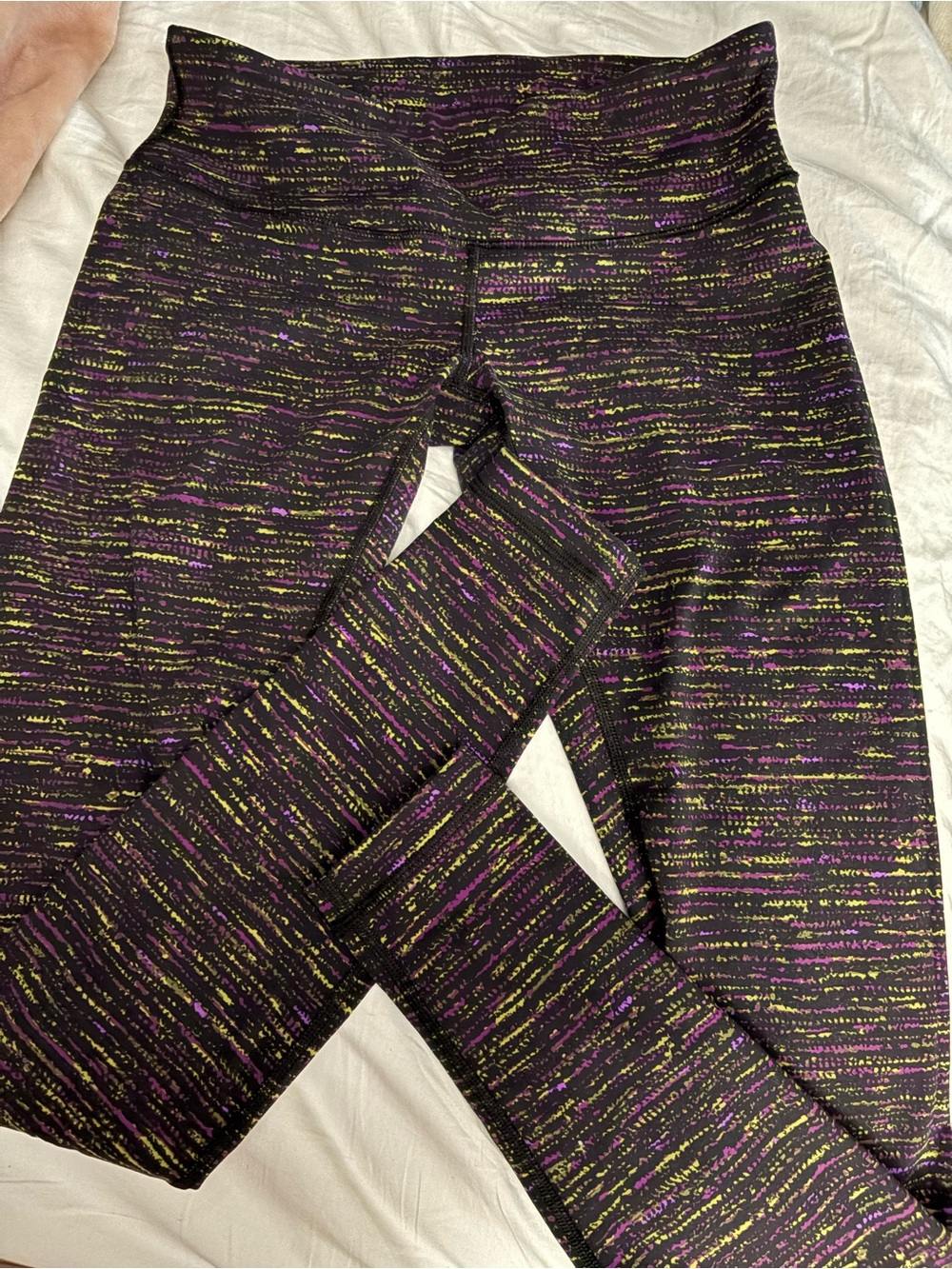 lululemon sz 6 full length Black Leggings with Purple & Yellow Speckle Print